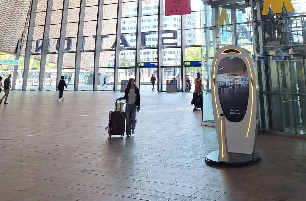 TrendWatching: AI-gedreven Poetry Booth vindt podium op Rotterdam Centraal