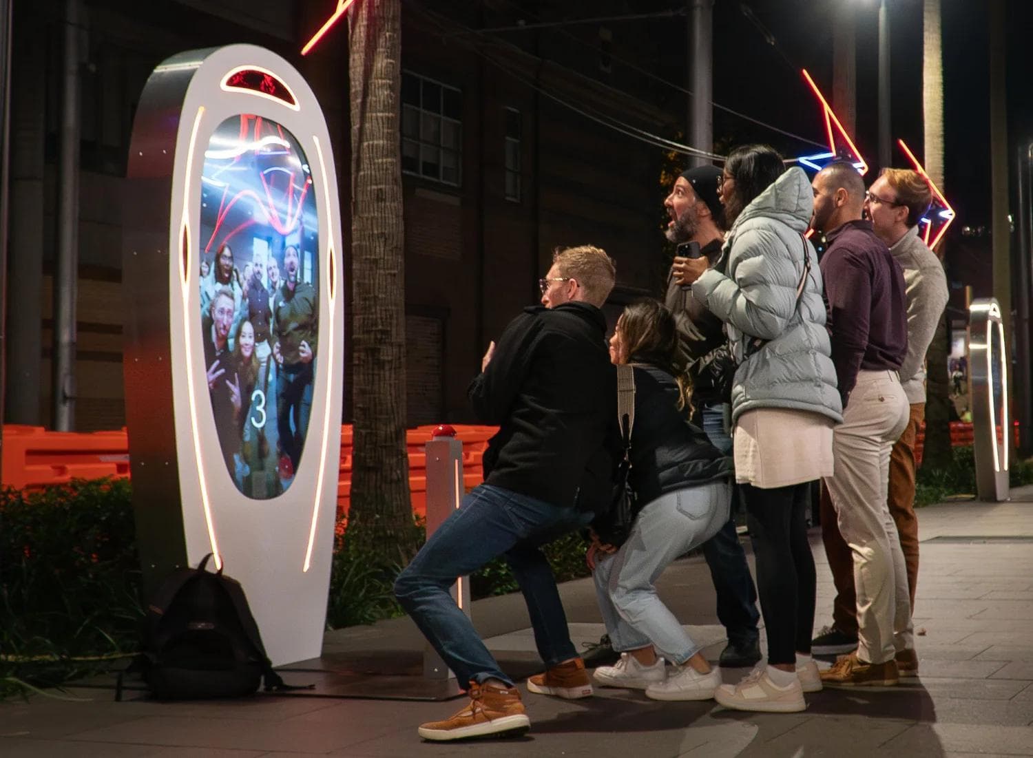 Chairwave en Poem Booth schitteren op Vivid Sydney 2024